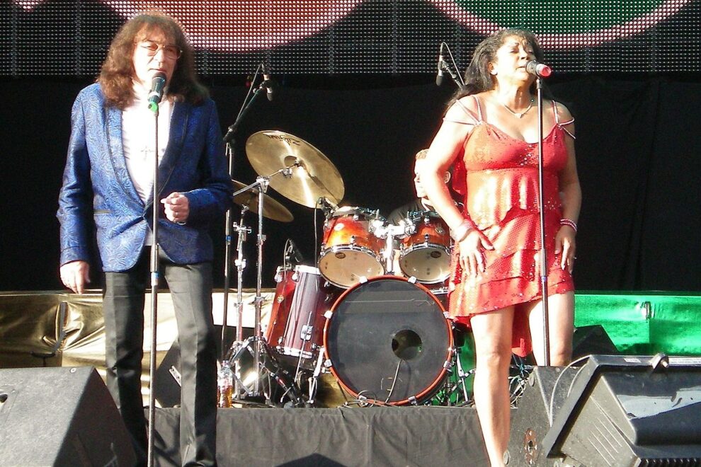 1200px-Svenneochlotta